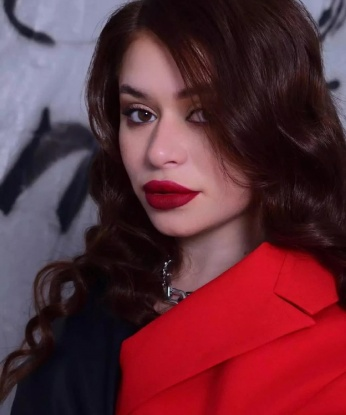 Обладаю креативностью, нежностью и опытом, которые помогут нам обрести настоящую наслаждение. Мои услуги включают все, что ты мечтаешь: экзотический массаж, фантастический стриптиз и незабываемые эротические игры. 😻
Я обожаю исследования в фантазиях и готова выполнить все твои сокровенные желания. Для меня нет ничего невозможного. Каждая встреча со мной - это искусство, которое мы создаем вместе.
Мои фото говорят сами за себя, ведь я просто олицетворяю желанный идеал женственности. 🌟 Отзывы моих довольных клиентов подтверждают мою профессиональность и умение доставить настоящее удовольствие.
И самое главное, я живу в Москве, городе возможностей и незабываемых встреч. Сделаем нашу встречу незабываемой и оставим от нее только самые приятные воспоминания. 😘 2551, 20 лет